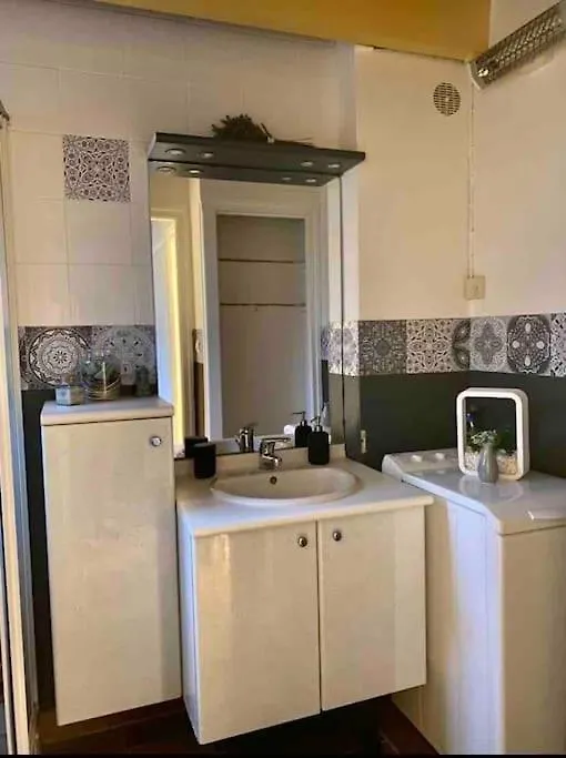 Holiday home Gite Cornouaille Piscine Ou Jacuzzi Saint-Evarzec